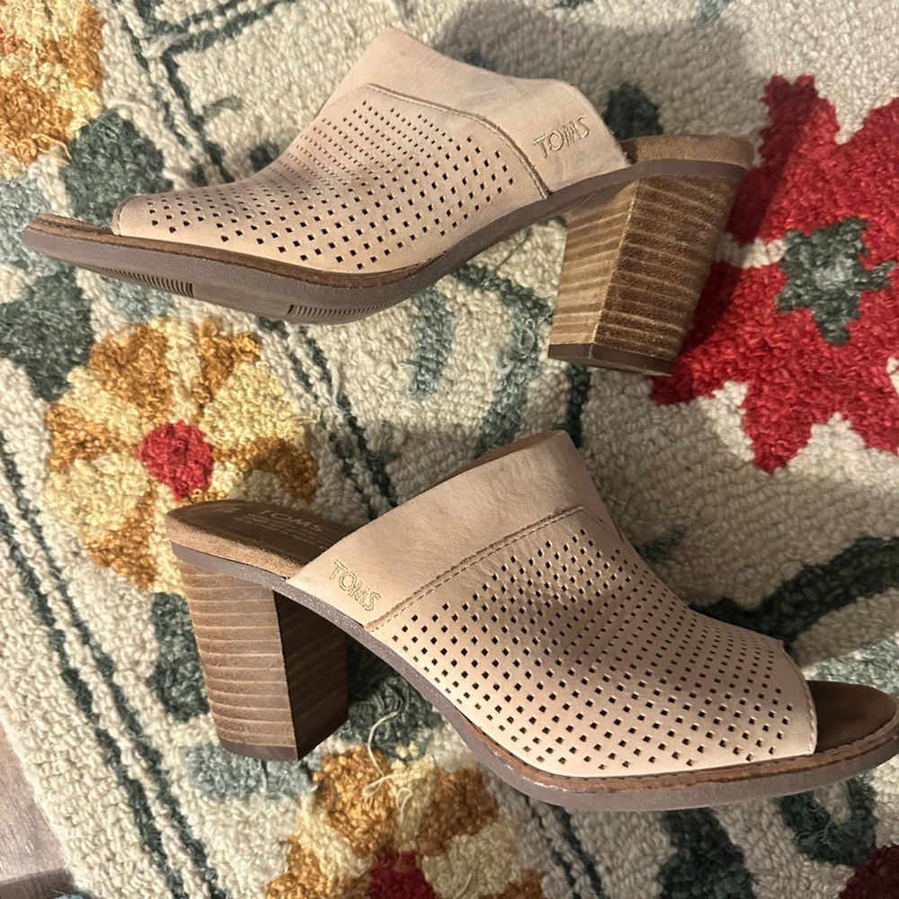 TOMS Women's Beige Perforated Mules